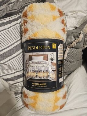 Pendleton Plush Twin Blanket